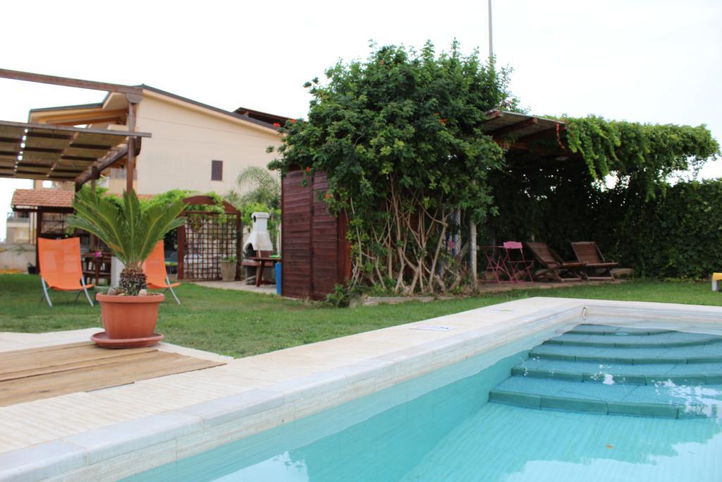 Casa Vacanze Il Giardino Dei Girasoli มารีนาดีรากูซา ภายนอก รูปภาพ
